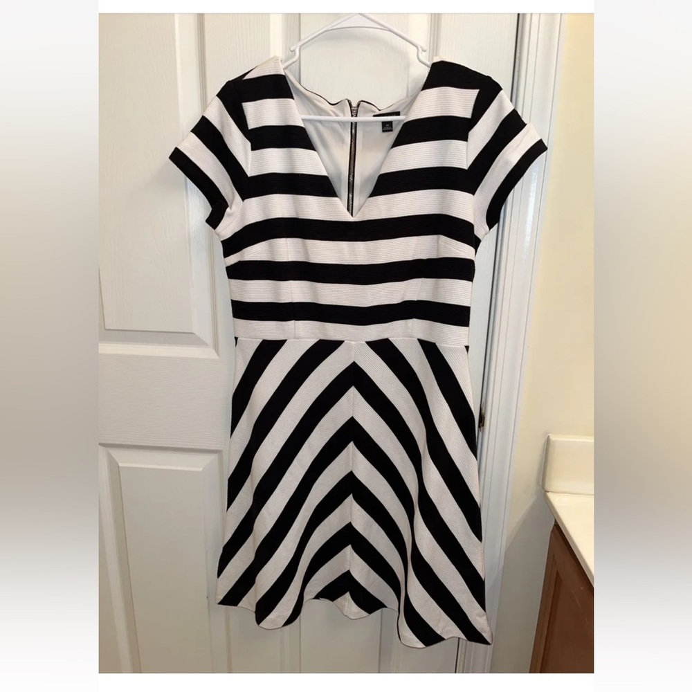 Ann Taylor Black/White Striped Short Sleeve Midi Dress Women’s Size 10 Wear2Work